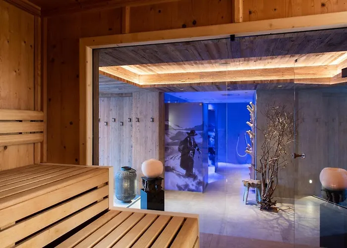 Alois 4 Sterne Superior 4* Tux